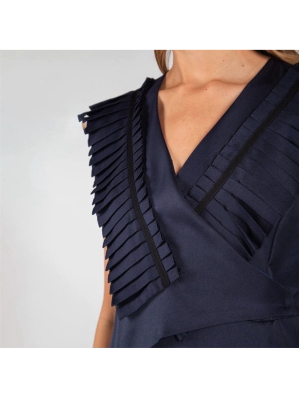 Beulah Navy Pleated V-Neck Sheath Dresses NWT - Picture 2 of 6